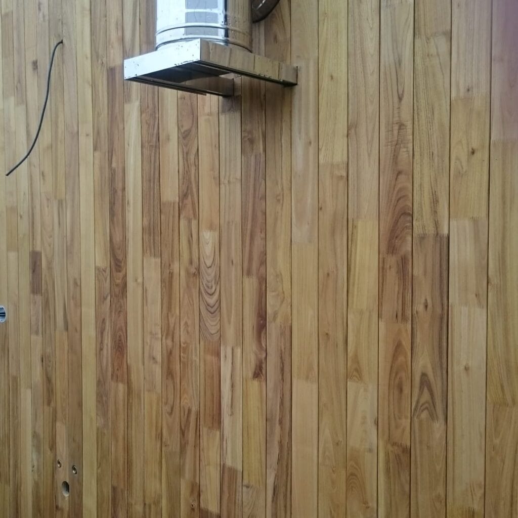 Fasádny obklad z agátoveho dreva