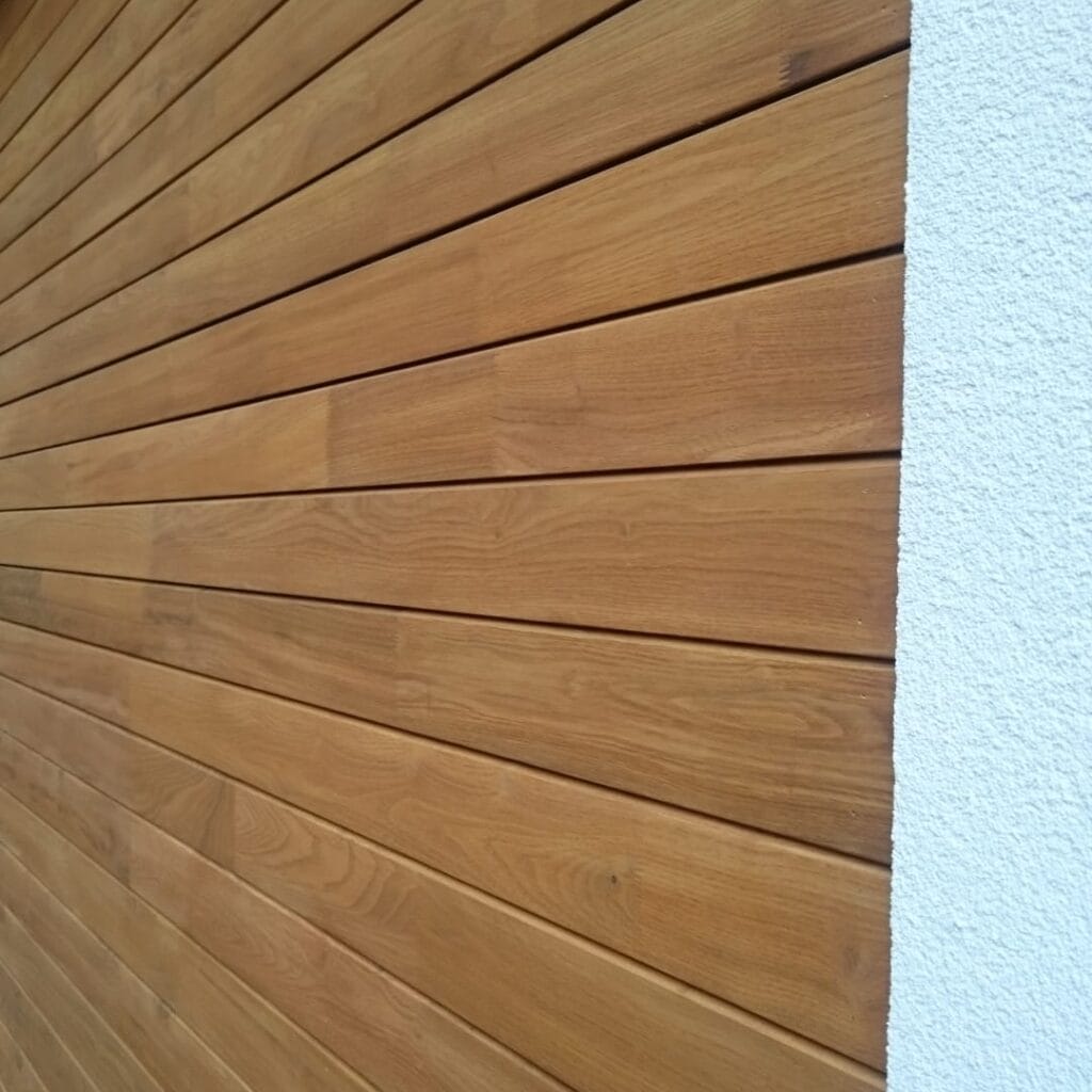 Fasádny obklad z agátoveho dreva