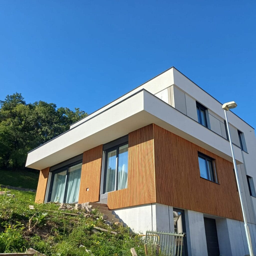 Fasádny obklad z agátoveho dreva