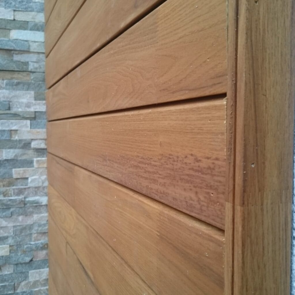 Fasádny obklad z agátoveho dreva