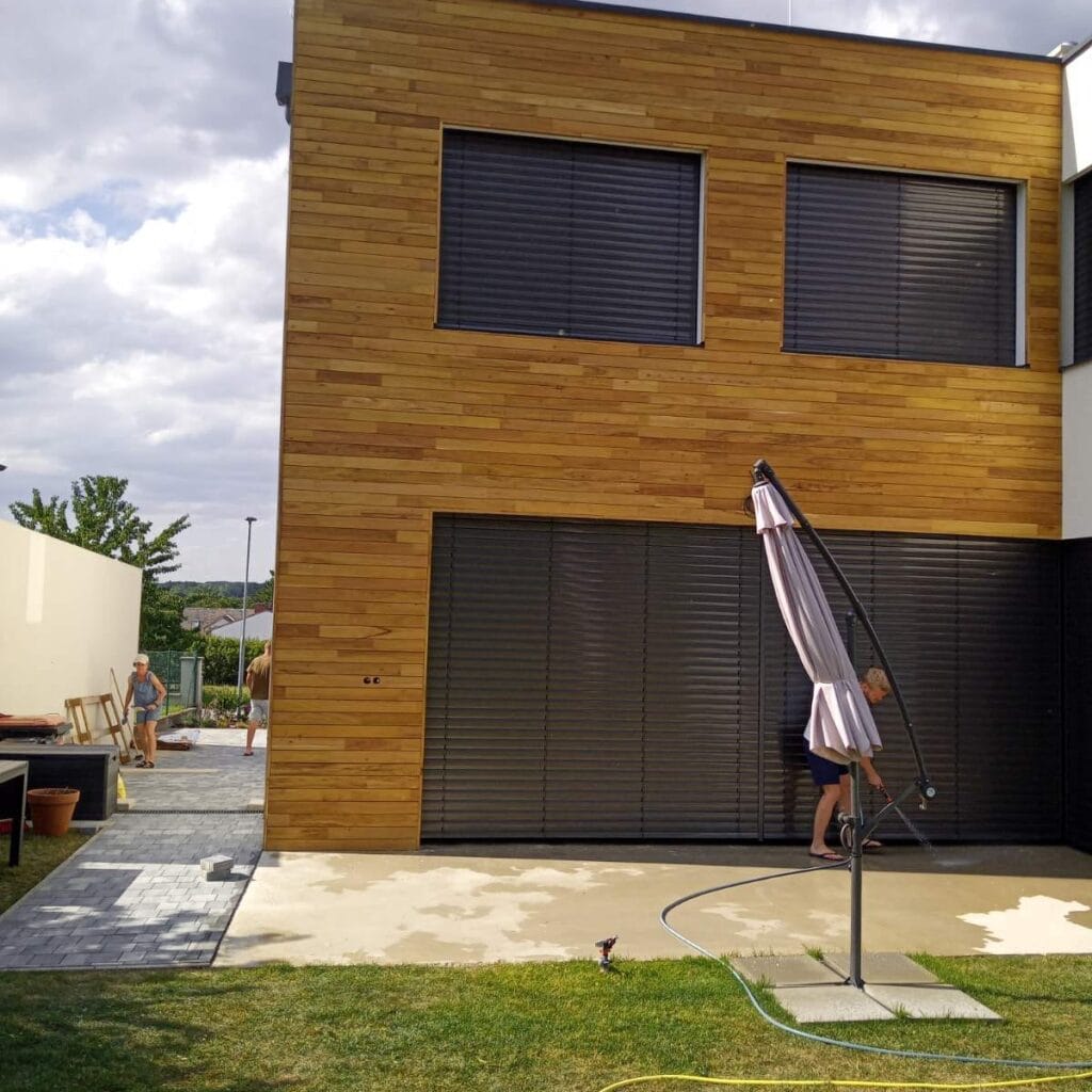 Fasádny obklad z agátoveho dreva