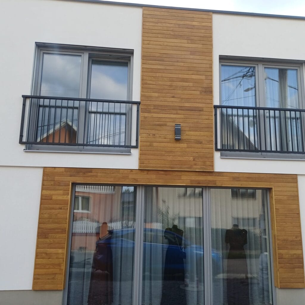 Fasádny obklad z agátoveho dreva