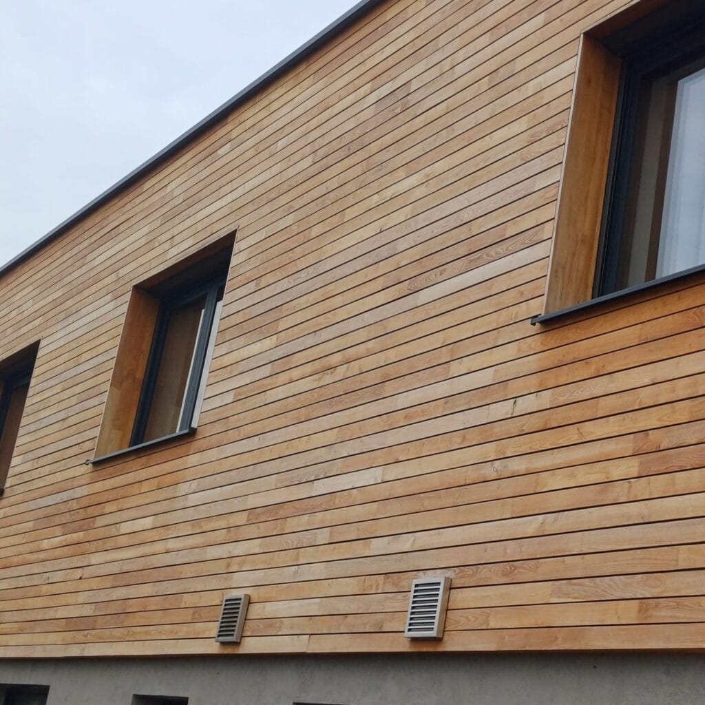 Fasádny obklad z agátoveho dreva