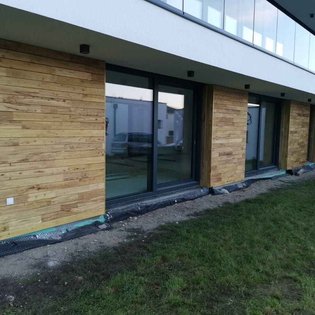 Fasádny obklad z agátoveho dreva