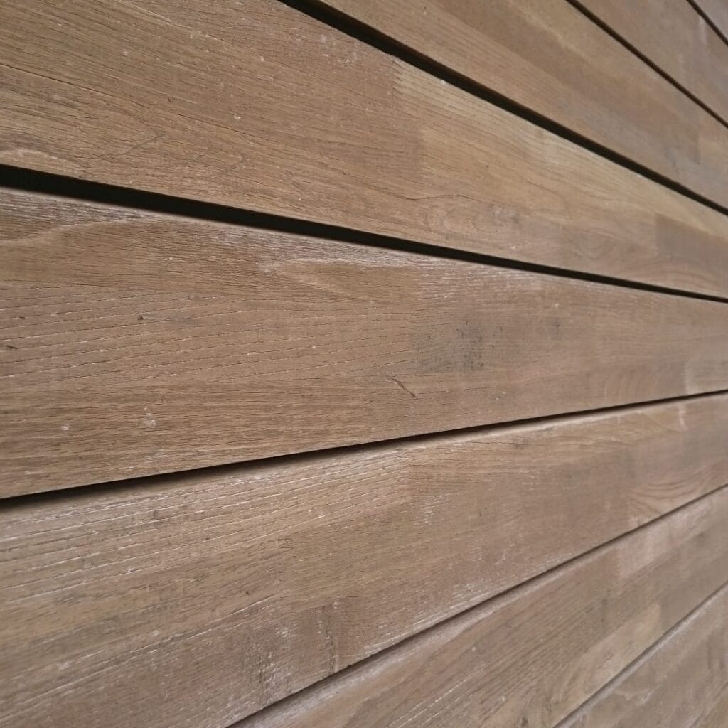 Fasádny obklad z agátoveho dreva