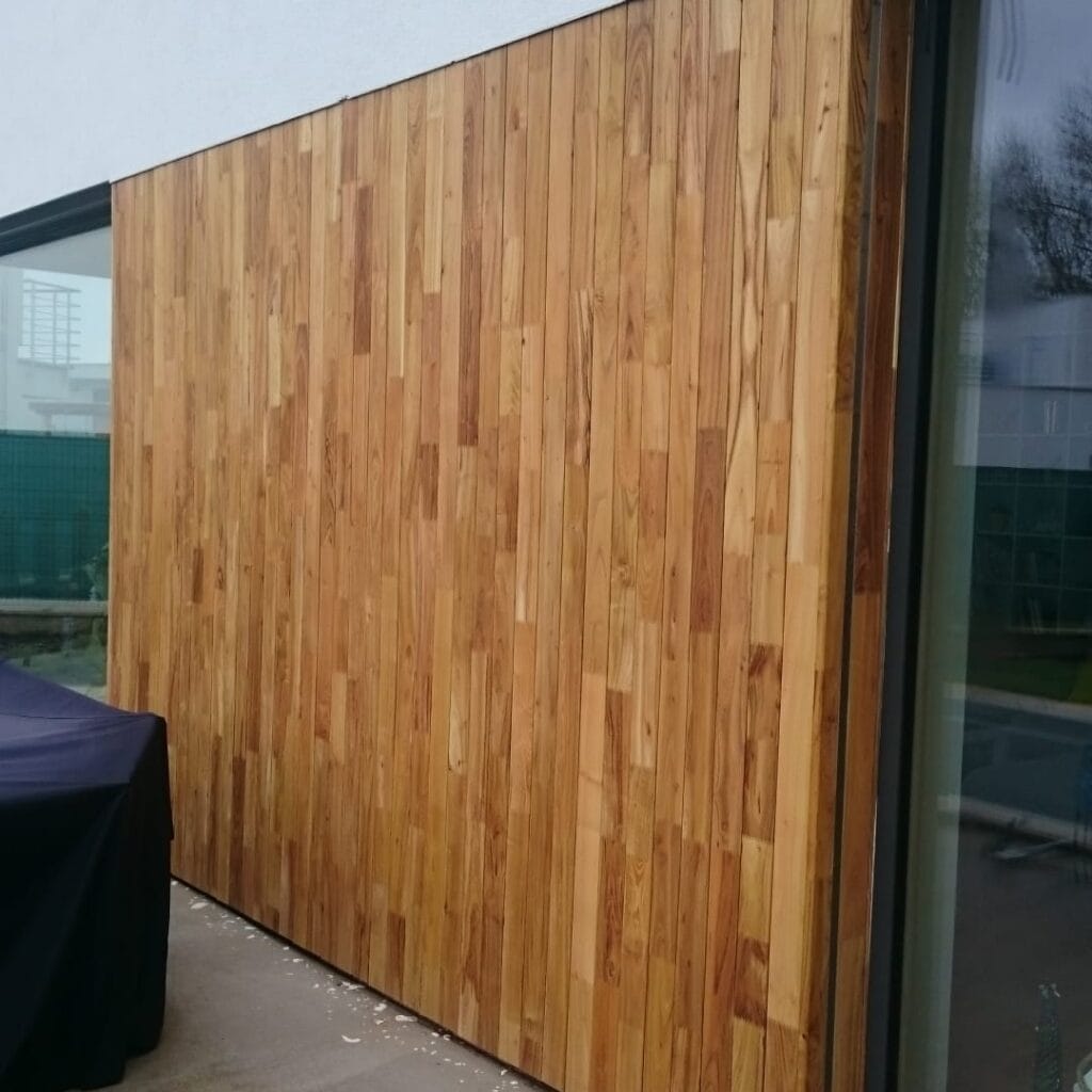 Fasádny obklad z agátoveho dreva