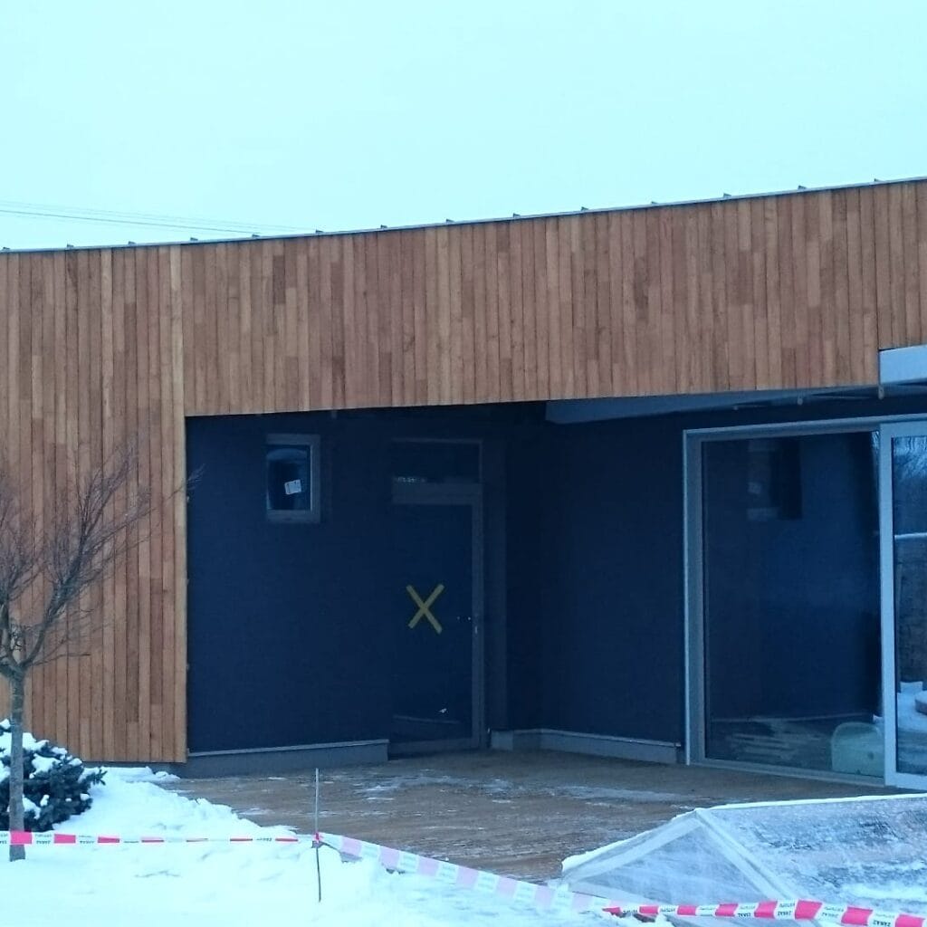 Fasádny obklad z agátoveho dreva