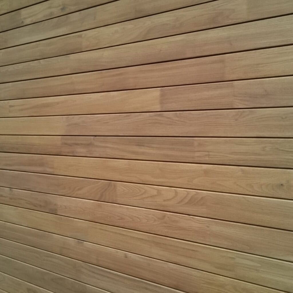 Fasádny obklad z agátoveho dreva