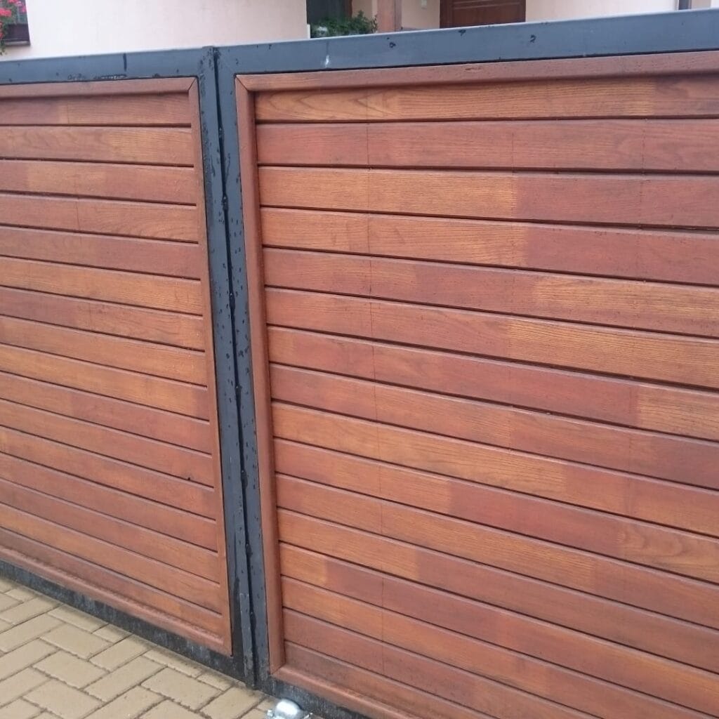 Plot z agátoveho dreva