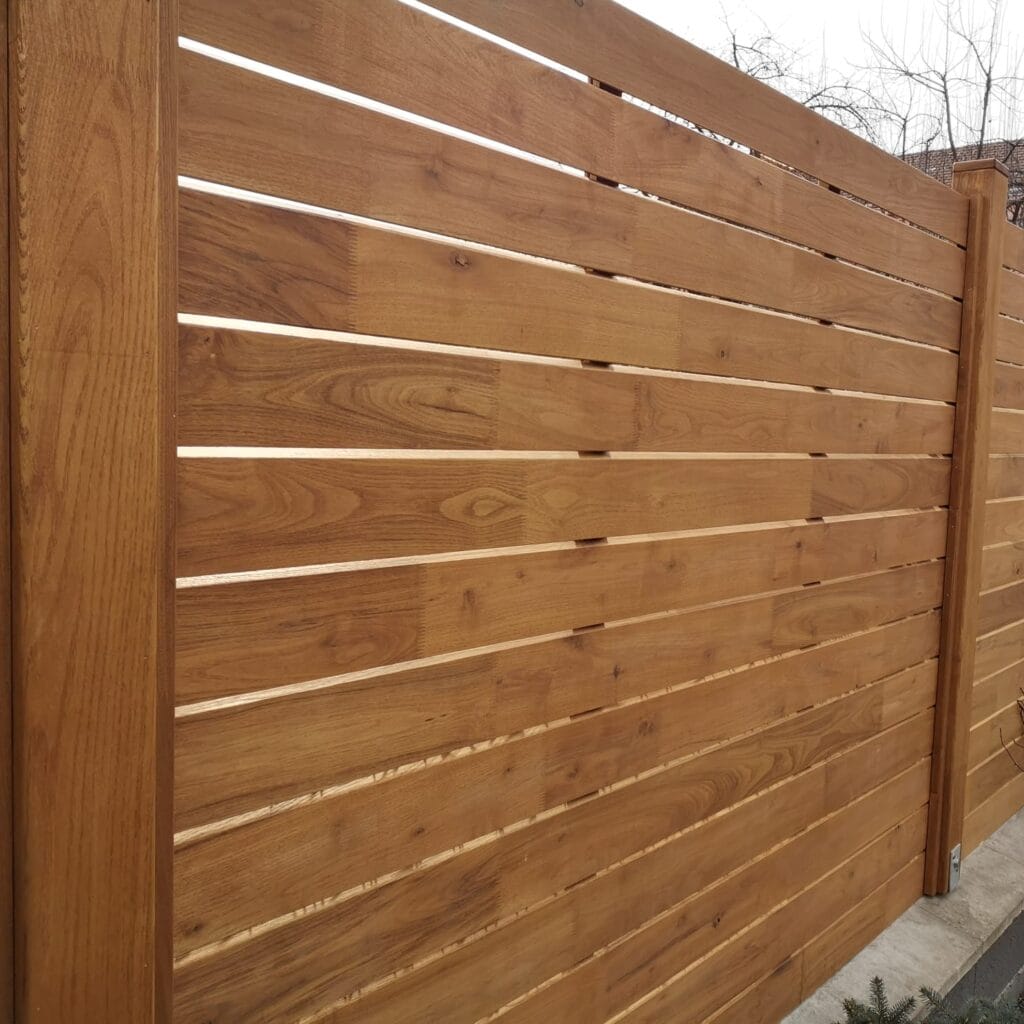 Plot z agátoveho dreva