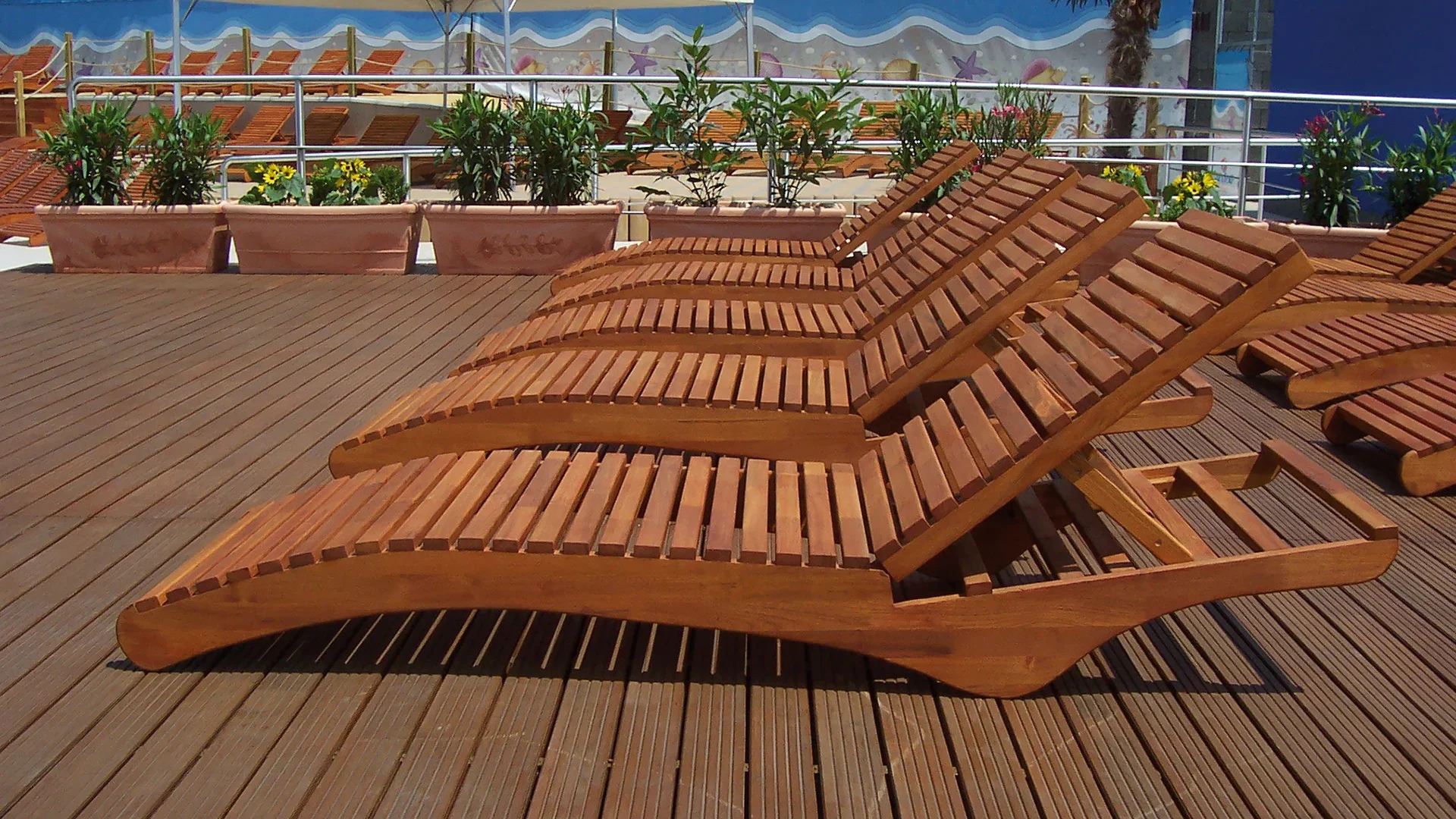 Polohovatelné wellness lehátko z agaátoveho dreva