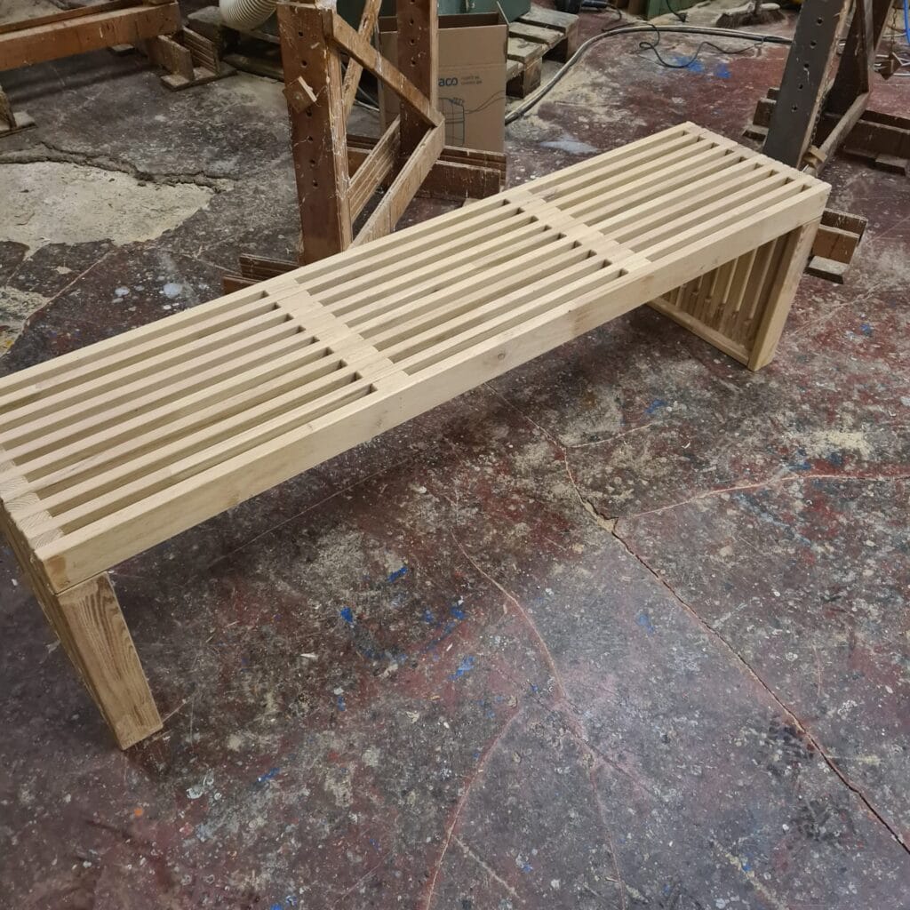 Zákazkova výroba z agátového dreva